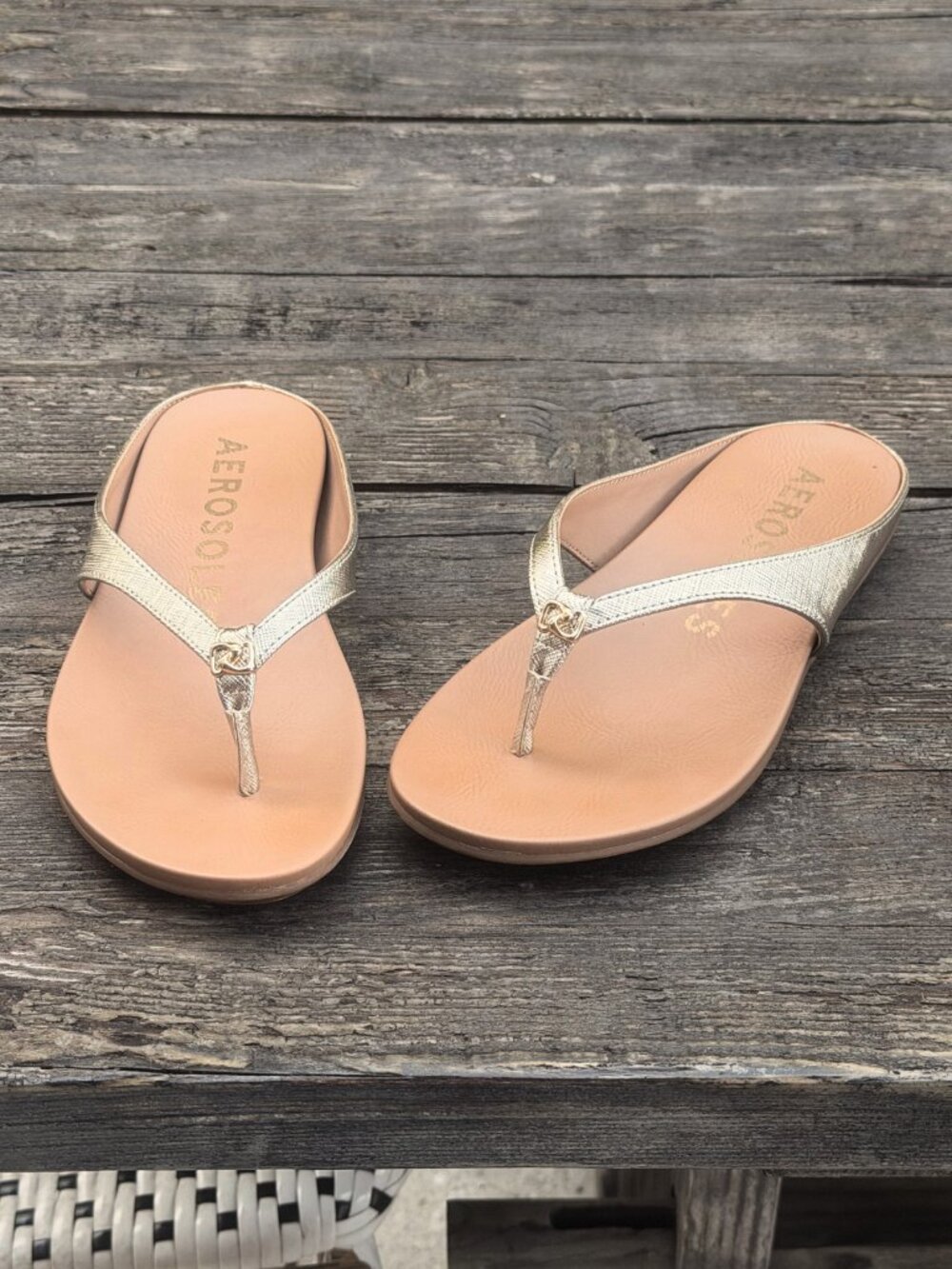 Aerosoles Fisher Metallic Gold Flip-Flop Sandal Thong Summer Shoes Size 7M
